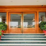 Super Townhouse Subhash Nagar Formerly Royal Palazzo