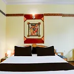 Super Townhouse Subhash Nagar Formerly Royal Palazzo